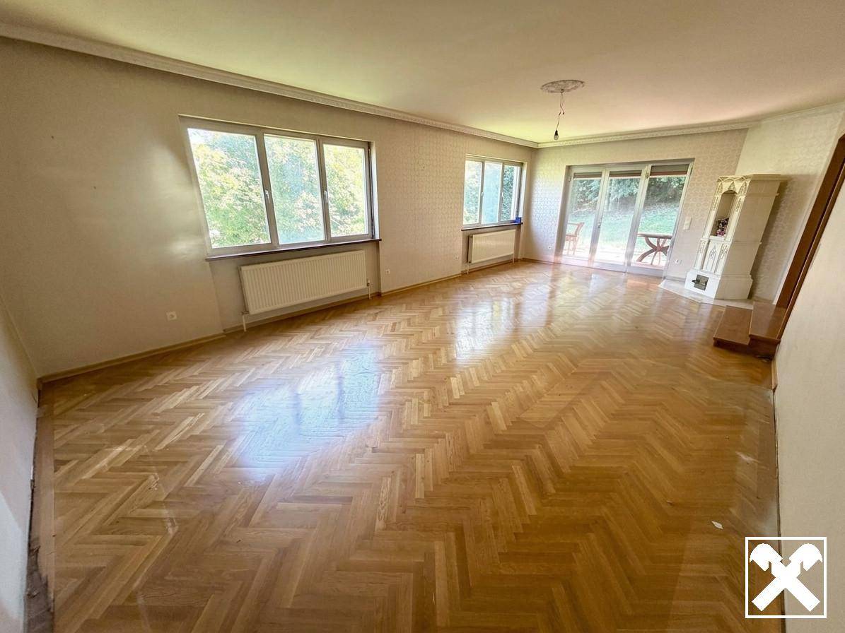 Quiet Familienwohnung with sunny terrace and garage