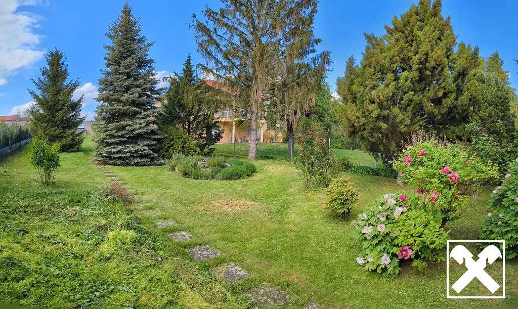 Quiet building plot ideal for an individual apartment