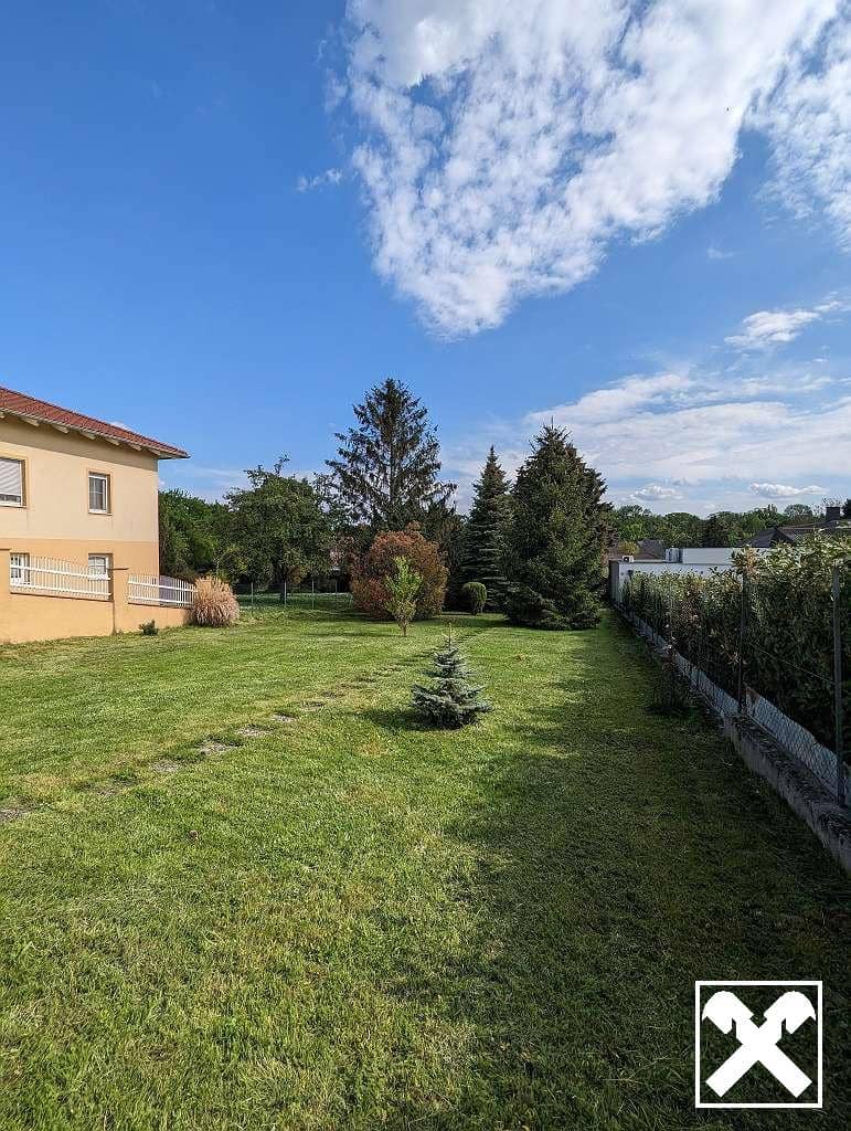 Quiet building plot ideal for an individual apartment