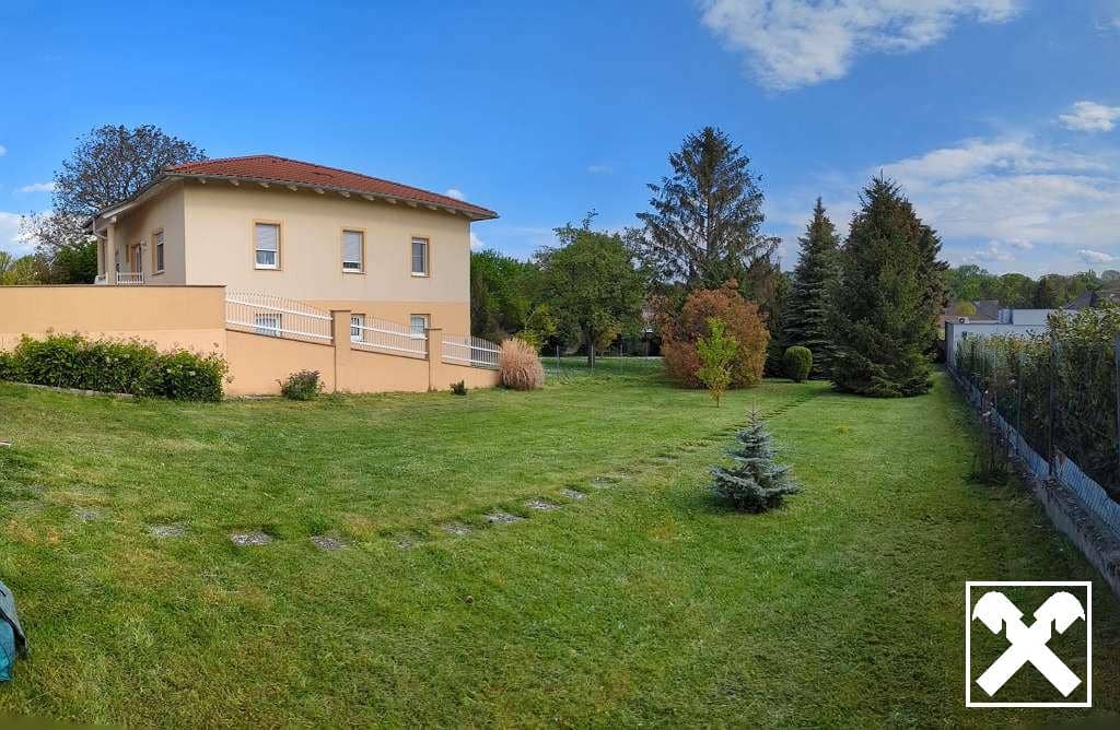 Quiet building plot ideal for an individual apartment