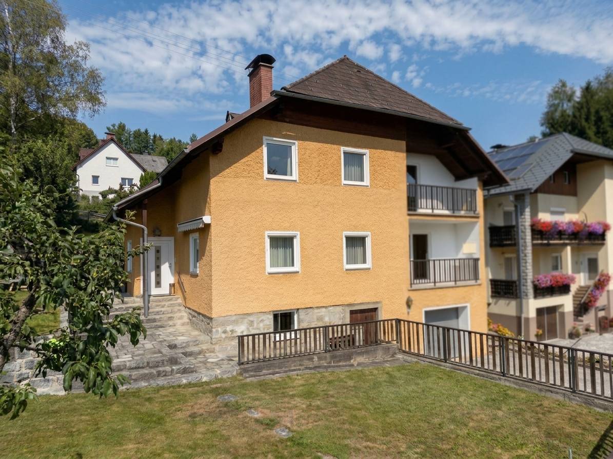 Vielseitige Familienwohnung mit umlaufendem Garten