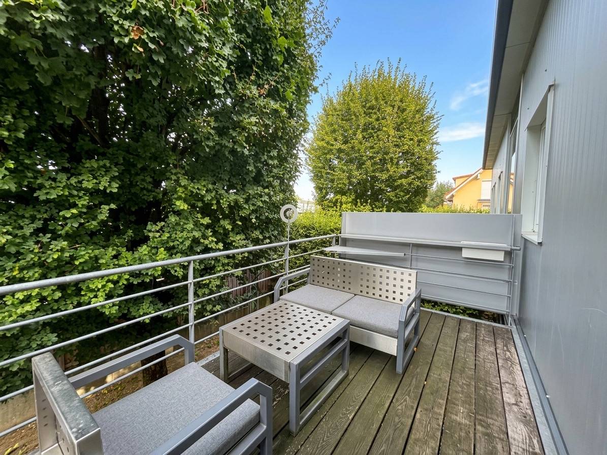 Apartment with private garden and terrace