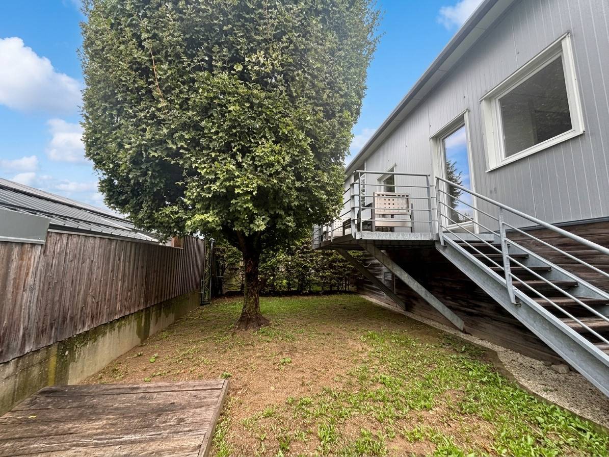 Apartment with private garden and terrace