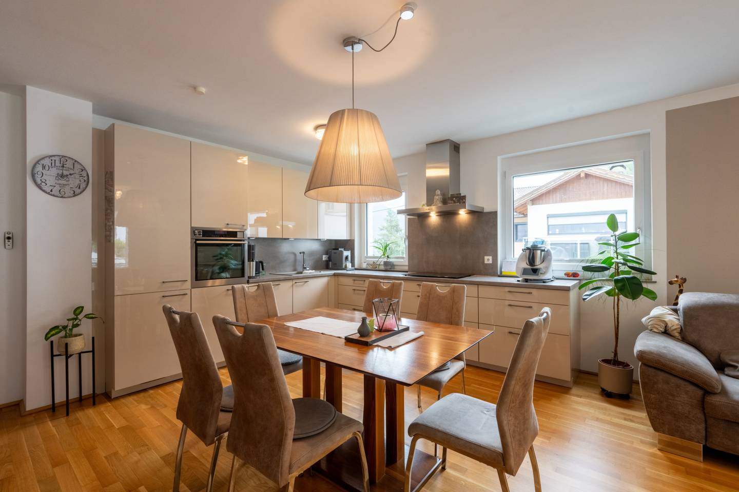 Sonnige Wohnung mit Südbalkon und Tiefgaragenplatz