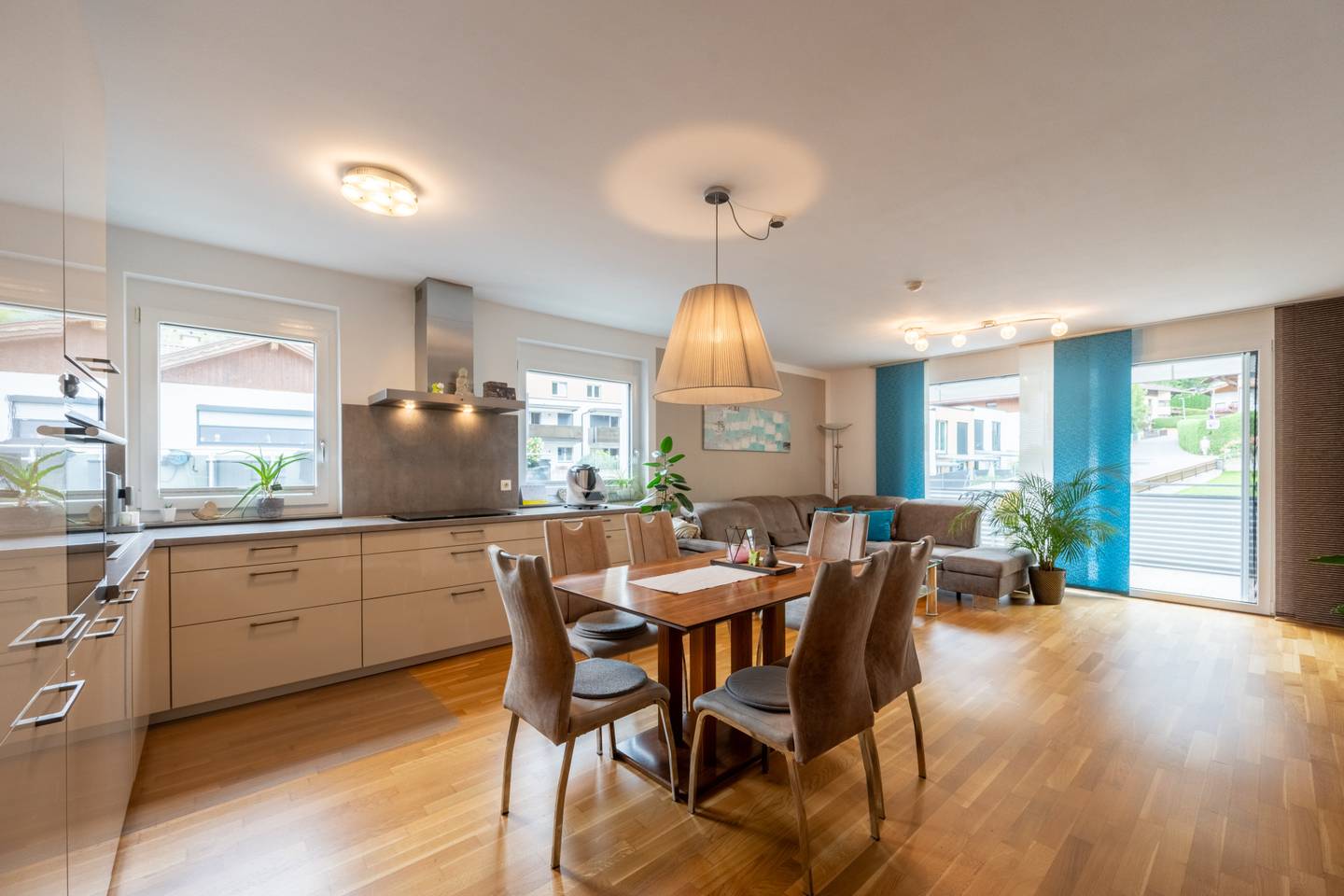 Sonnige Wohnung mit Südbalkon und Tiefgaragenplatz