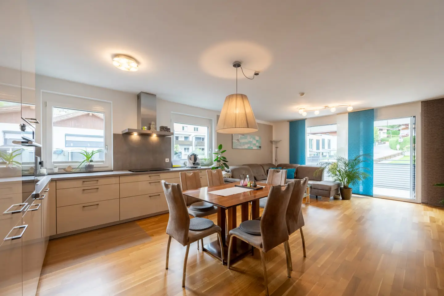 Sunny apartment with south balcony and underground parking