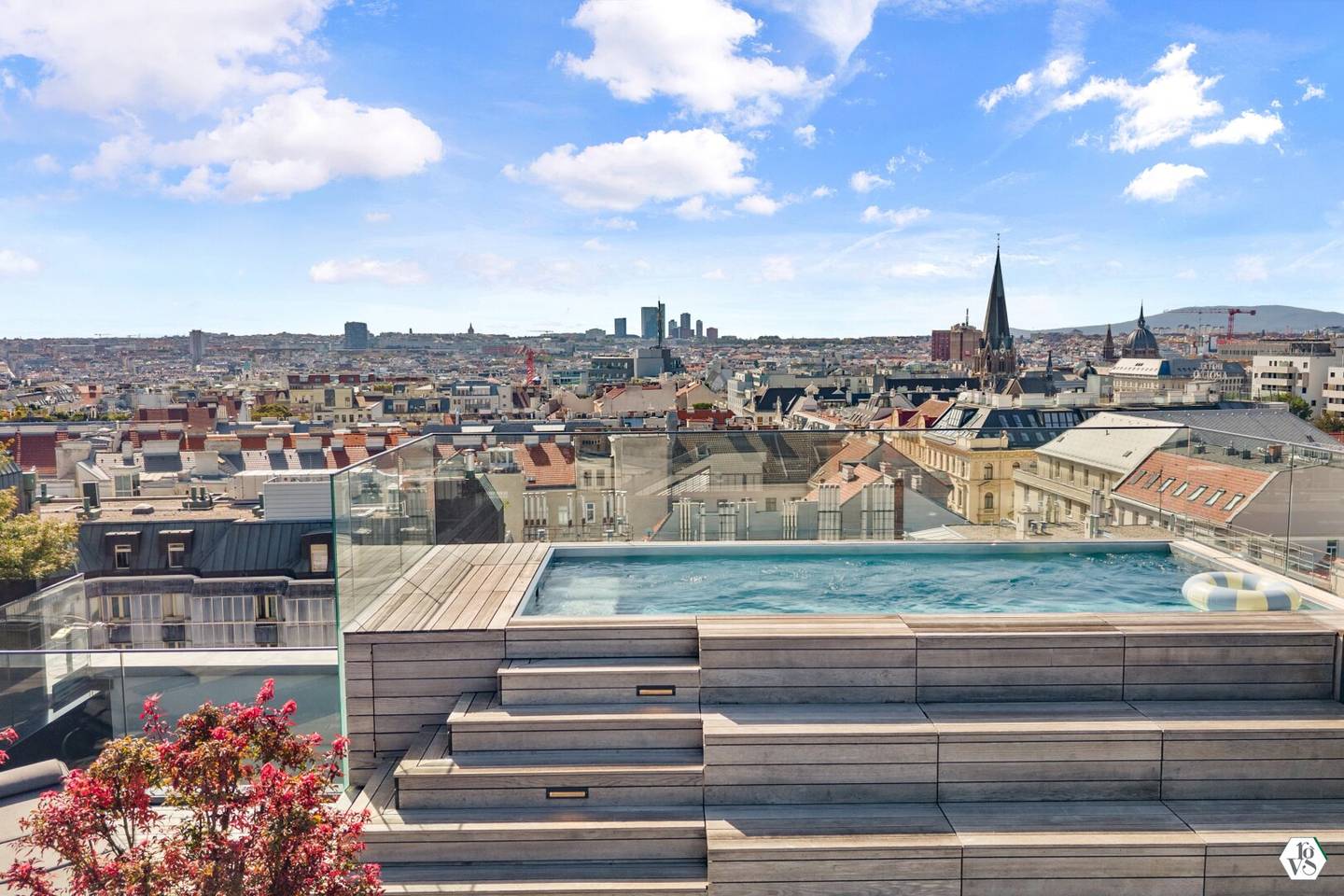 Design penthouse with private pool - Living above the roofs of Vienna