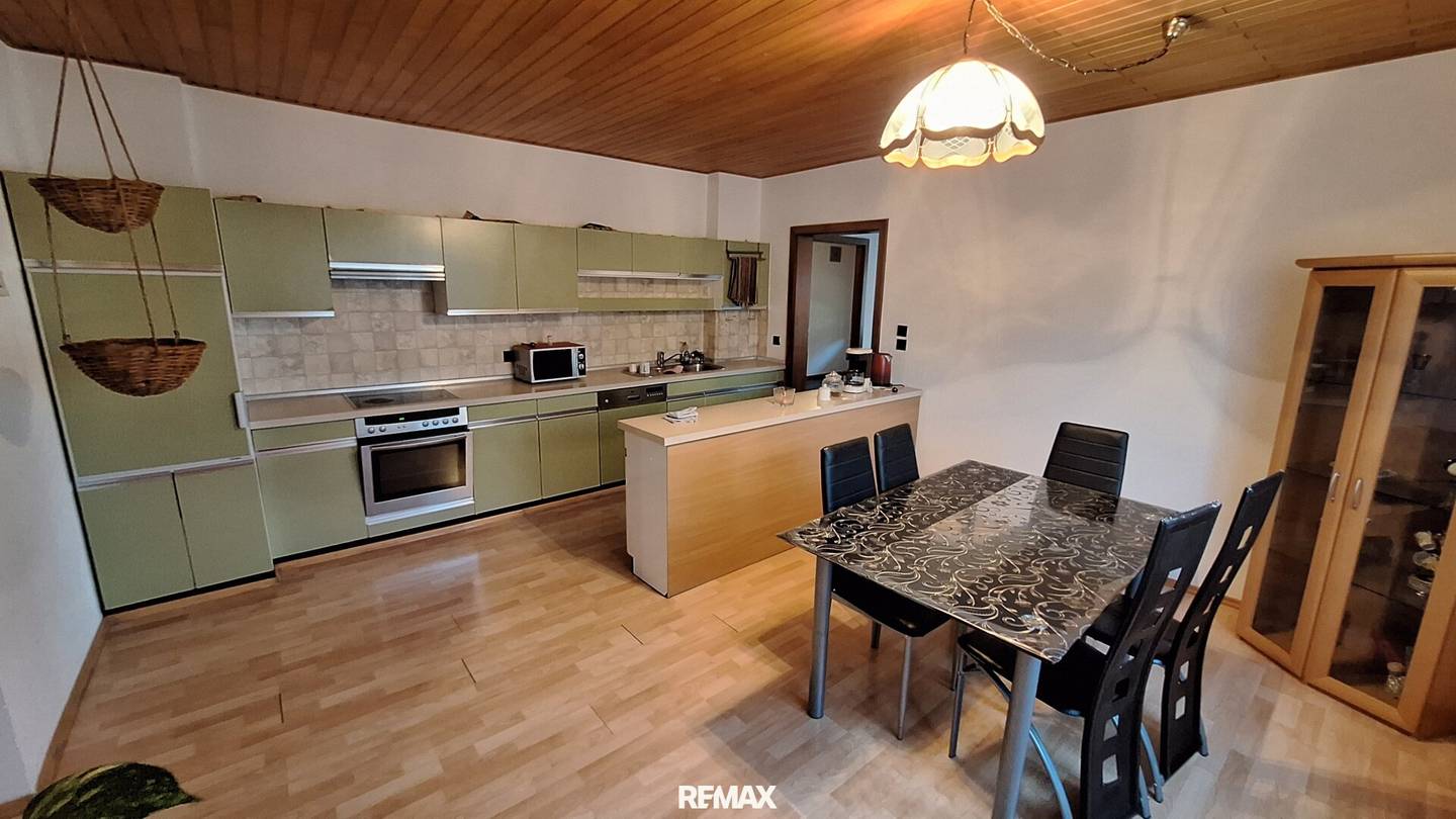 Multi-family house with two residential units and garden in Traisen