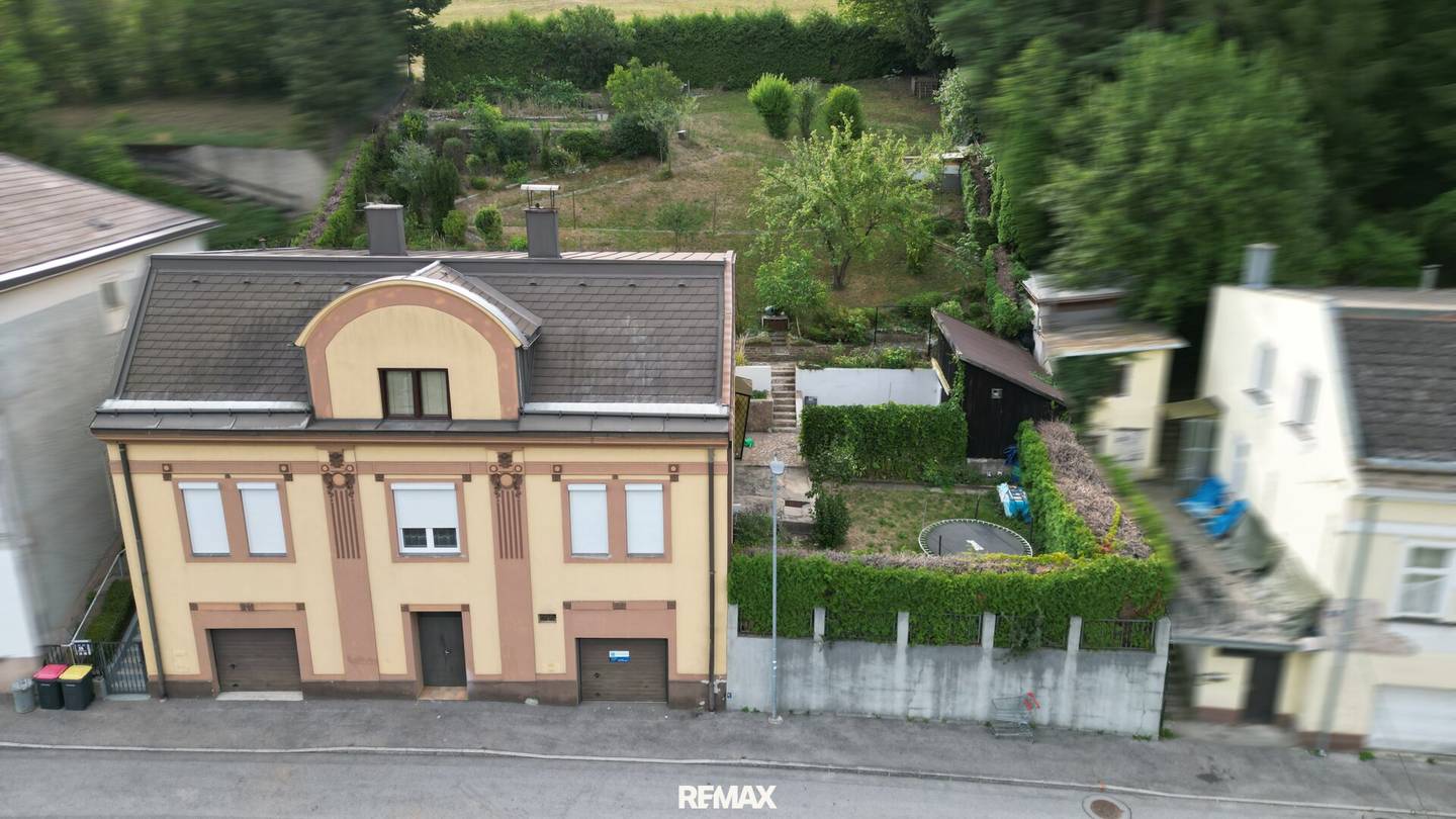 Multi-family house with two residential units and garden in Traisen