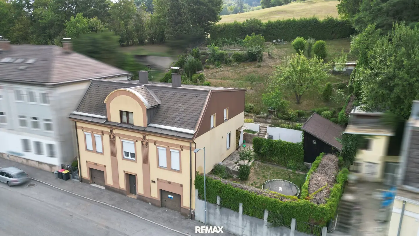 Mehrfamilienhaus mit zwei Wohneinheiten und Garten in Traisen