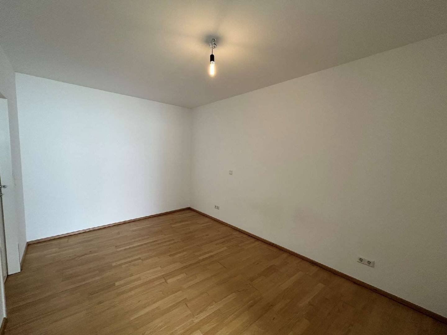 Neubauwohnung mit Balkon gut angebunden