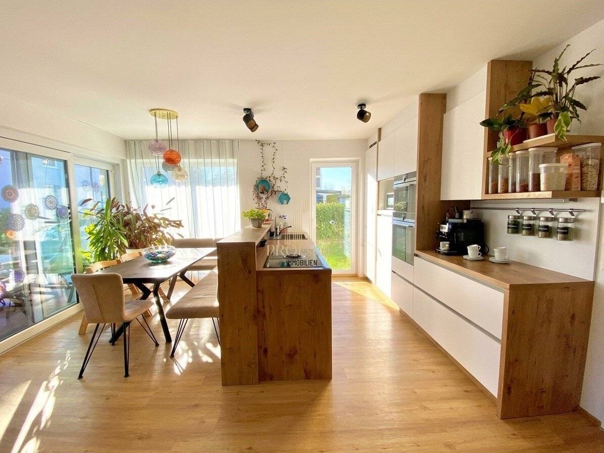 Großzügige Gartenwohnung mit vielen Highlights für anspruchsvolles Wohnen! Eigengarten ca. 300m²