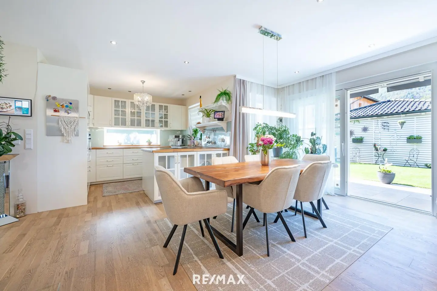 Sunny family apartment with garden and view of the Untersberg