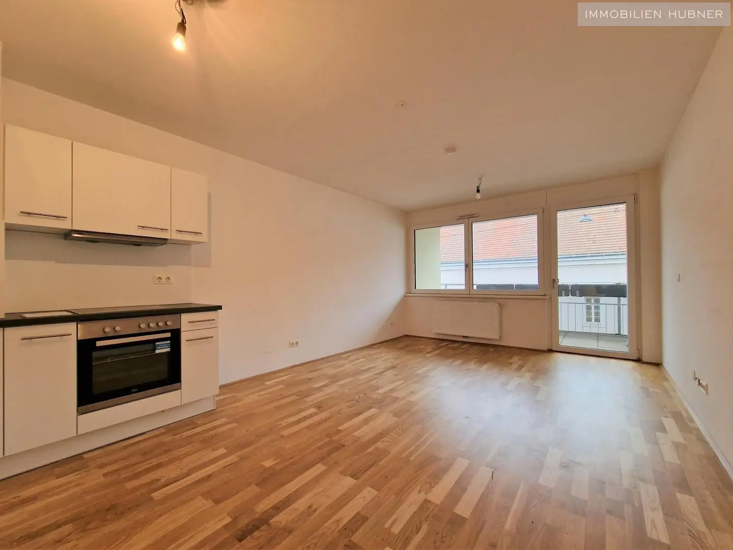 Neuwertige Wohnung mit großem Balkon nahe Rennweg