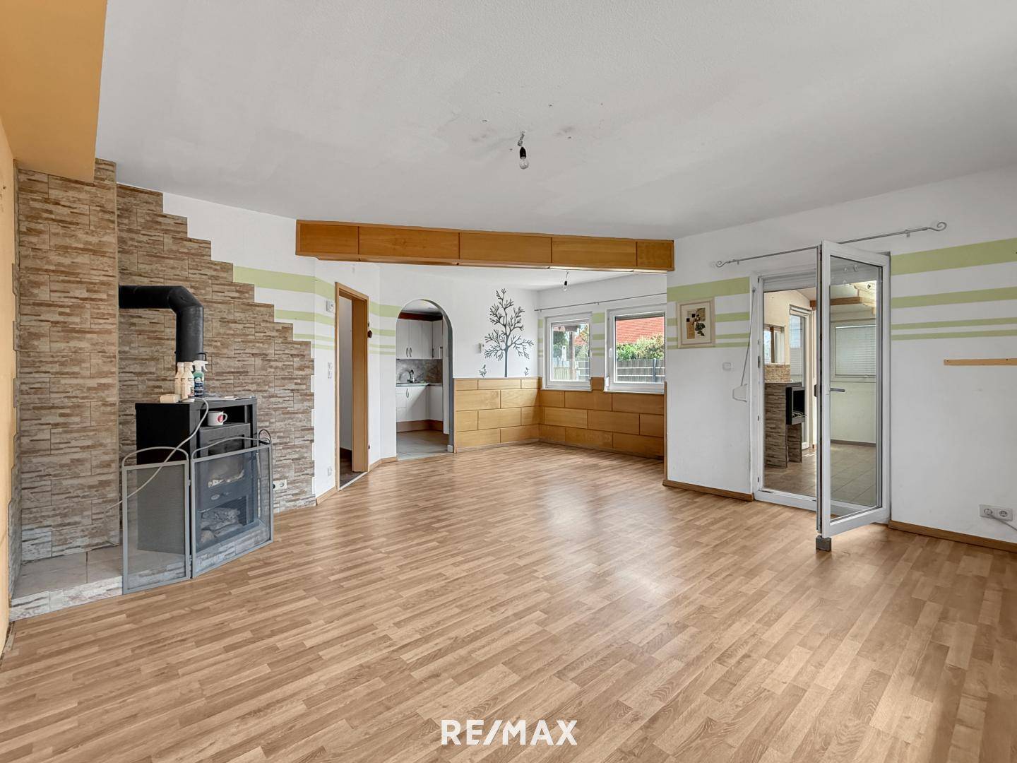 Garten mit Pool und Sauna familienwohnung in ruhiger Lage