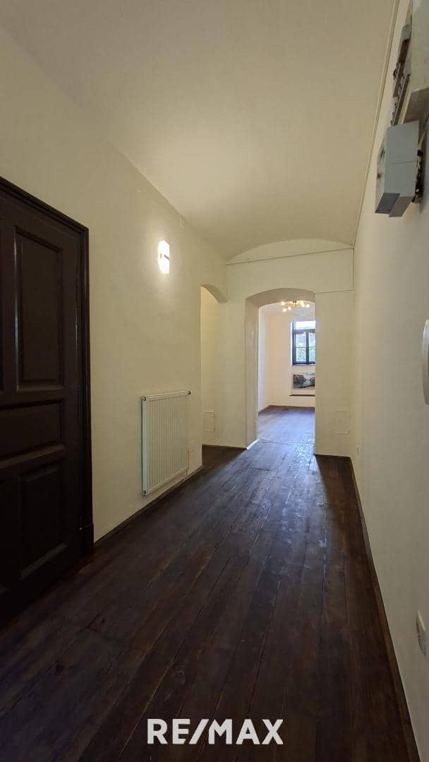 Altbauwohnung on garden level near university and Schlossberg