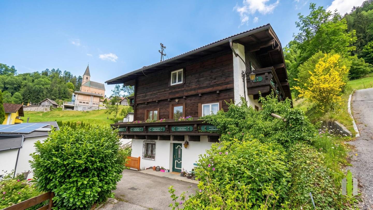 Wohnung in aussichtsreicher Lage mit Garten und Ausbaupotenzial