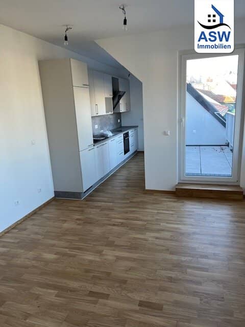 Attraktive 2-Zimmer Dachgeschosswohnung mit Terrasse nahe U1