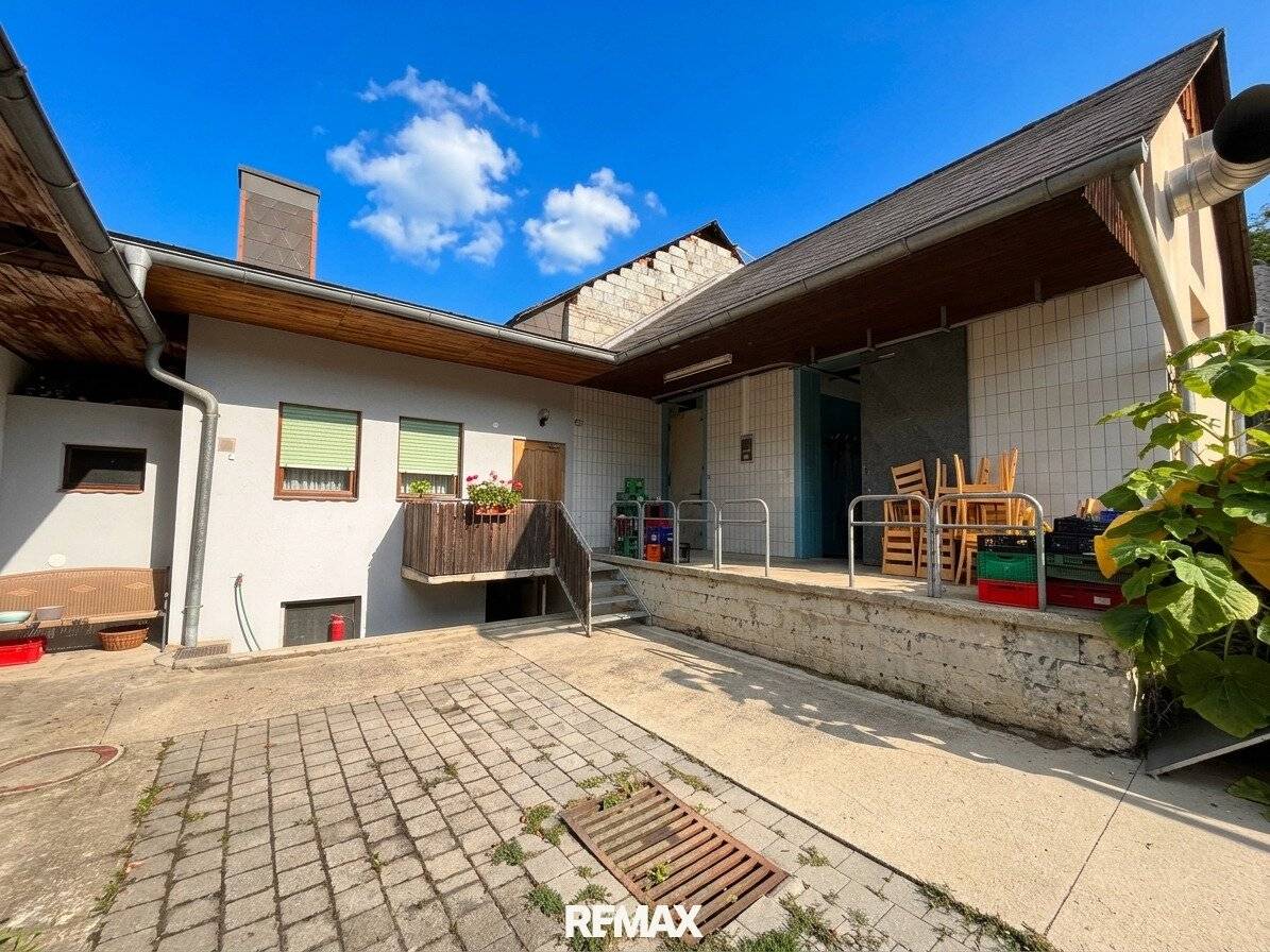 Country inn with approx. 500 m², 2 terraces &amp; 20 parking spaces in Unterlamm – €299,000