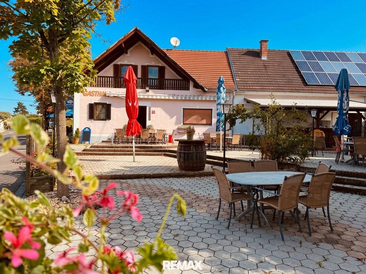 Country inn with approx. 500 m², 2 terraces &amp; 20 parking spaces in Unterlamm – €299,000