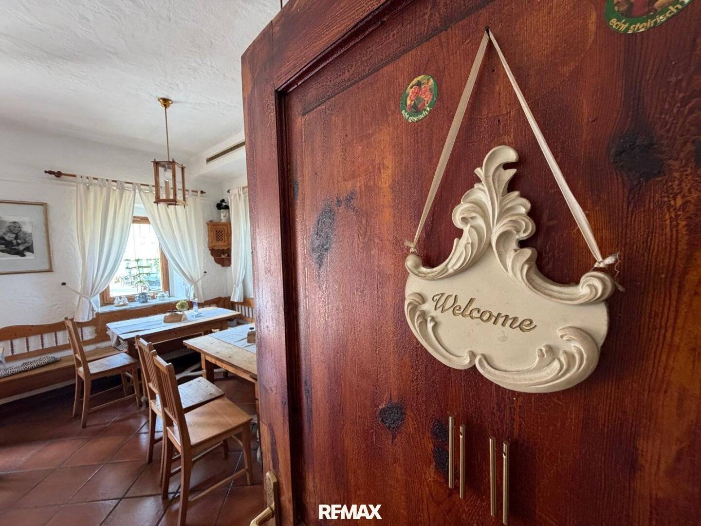 Country inn with approx. 500 m², 2 terraces &amp; 20 parking spaces in Unterlamm – €299,000