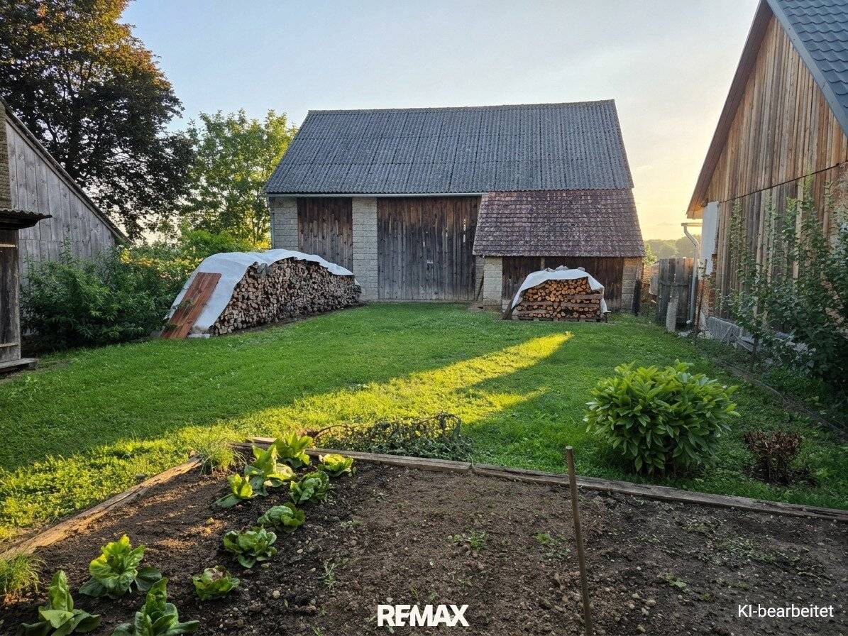 Streckhof in Moschendorf, 5 rooms, living area 116 m², large storage areas in the outbuildings, 95.000 €