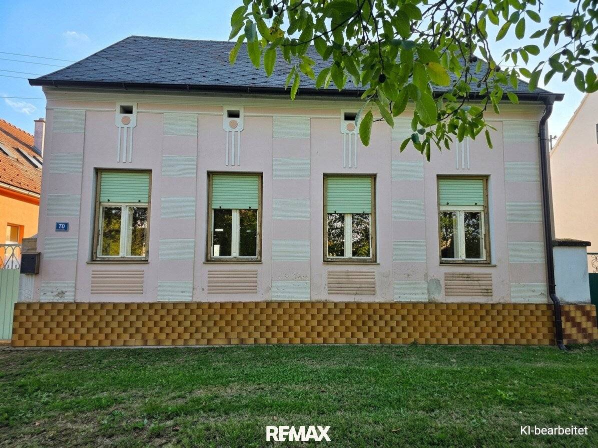 Streckhof in Moschendorf, 5 rooms, living area 116 m², large storage areas in the outbuildings, 95.000 €