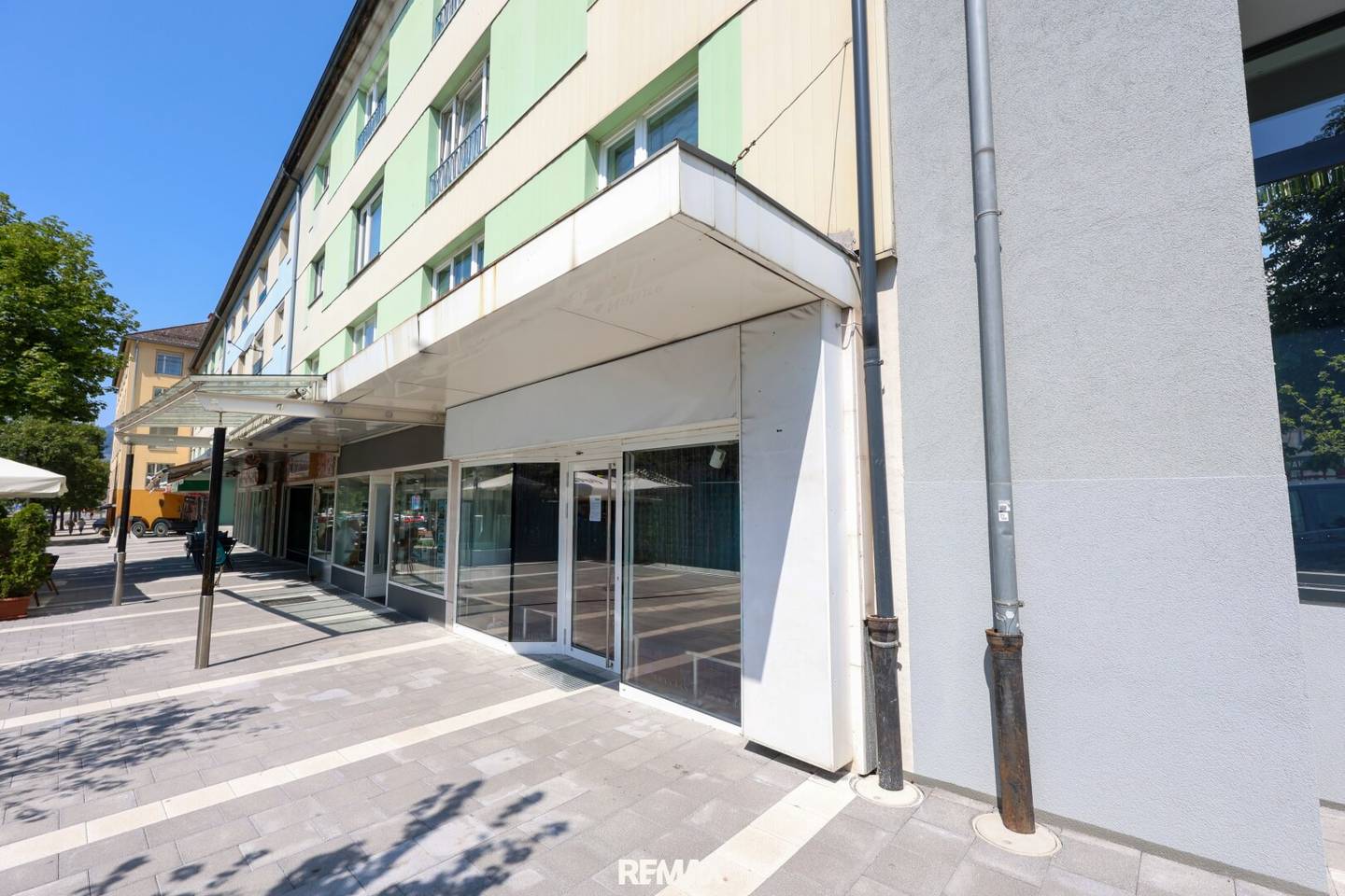 PRIME LOCATION! Commercial space with versatile usage possibilities!