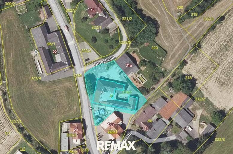 Large residential development plot, approx. 5100 m2 with up to 1.5 development density with existing buildings in 8352 Unterlamm – central location