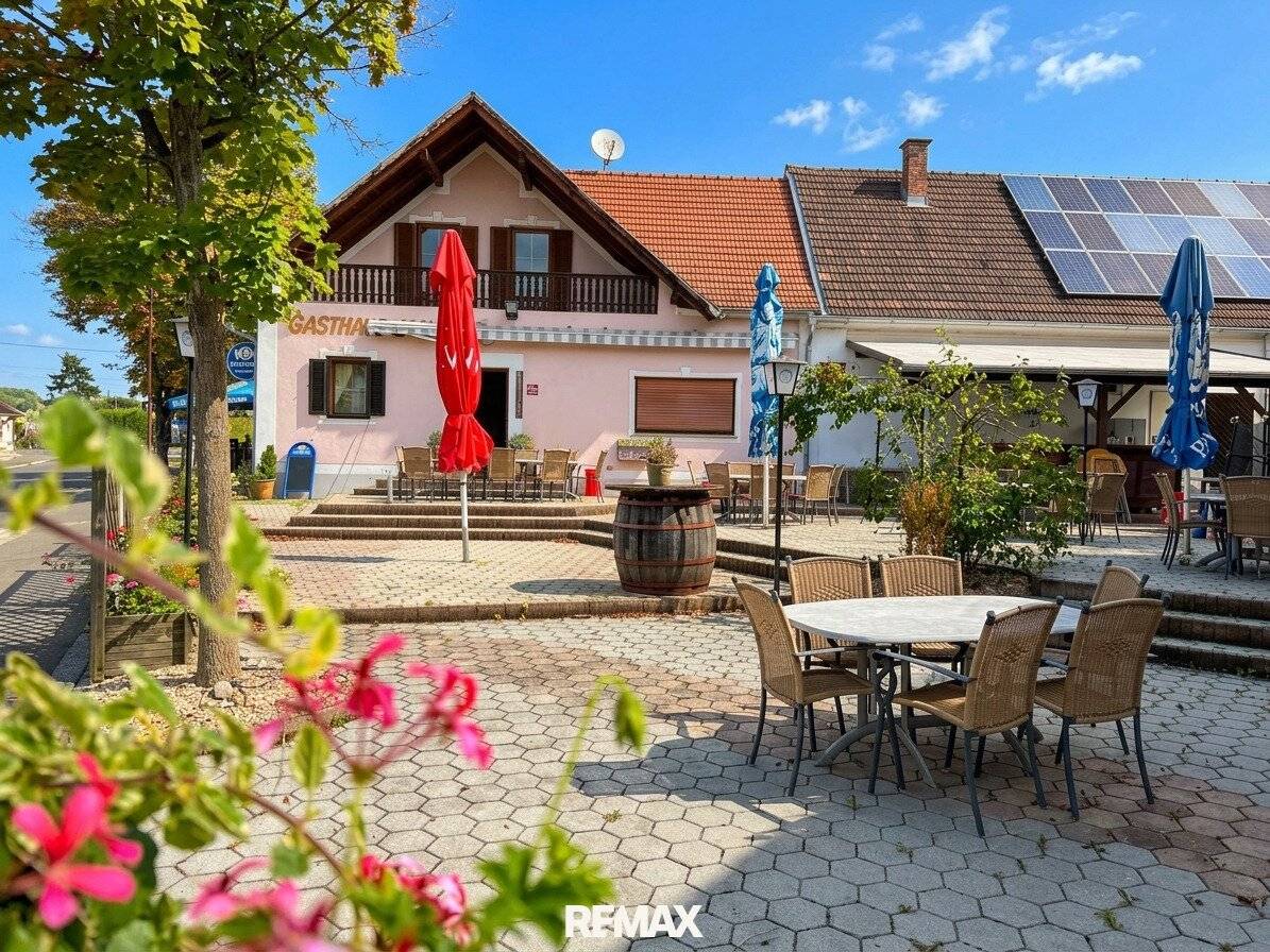 Large residential development plot, approx. 5100 m2 with up to 1.5 development density with existing buildings in 8352 Unterlamm – central location