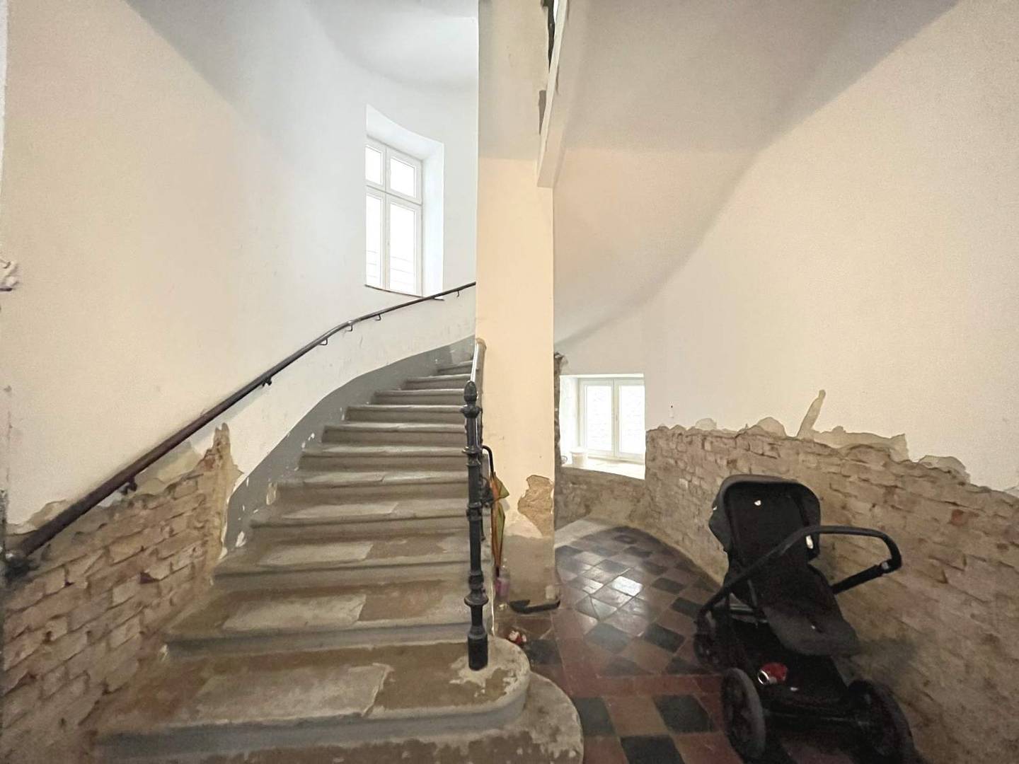 Apartment near Augarten in a historic building