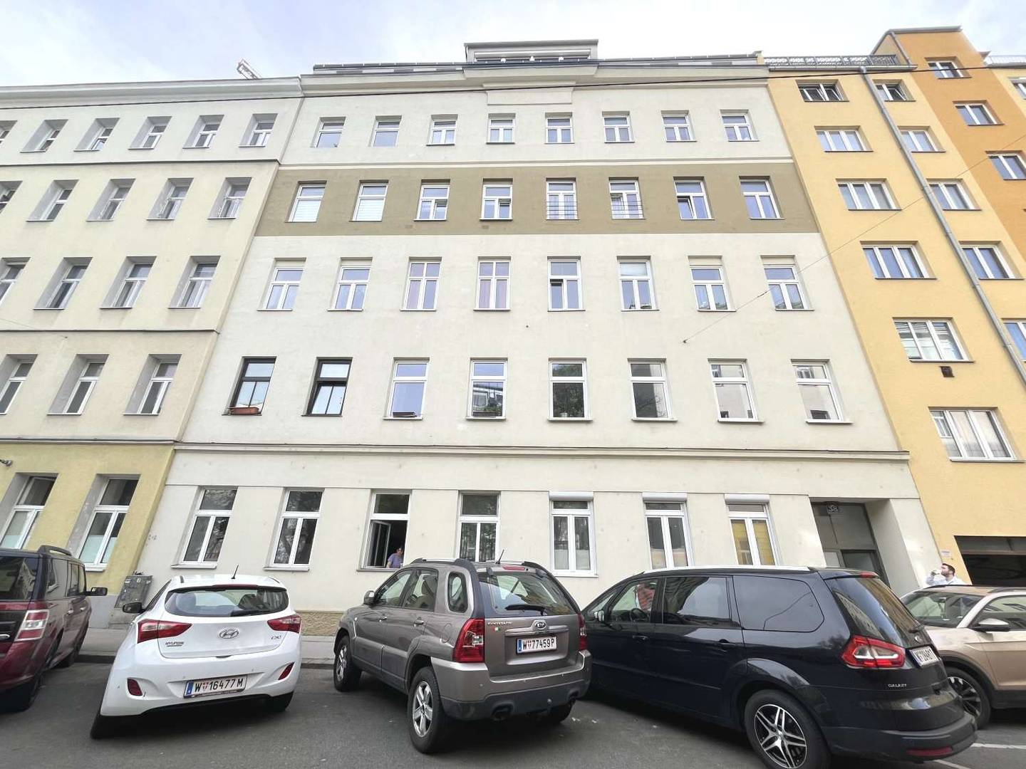 Apartment near Augarten in a historic building