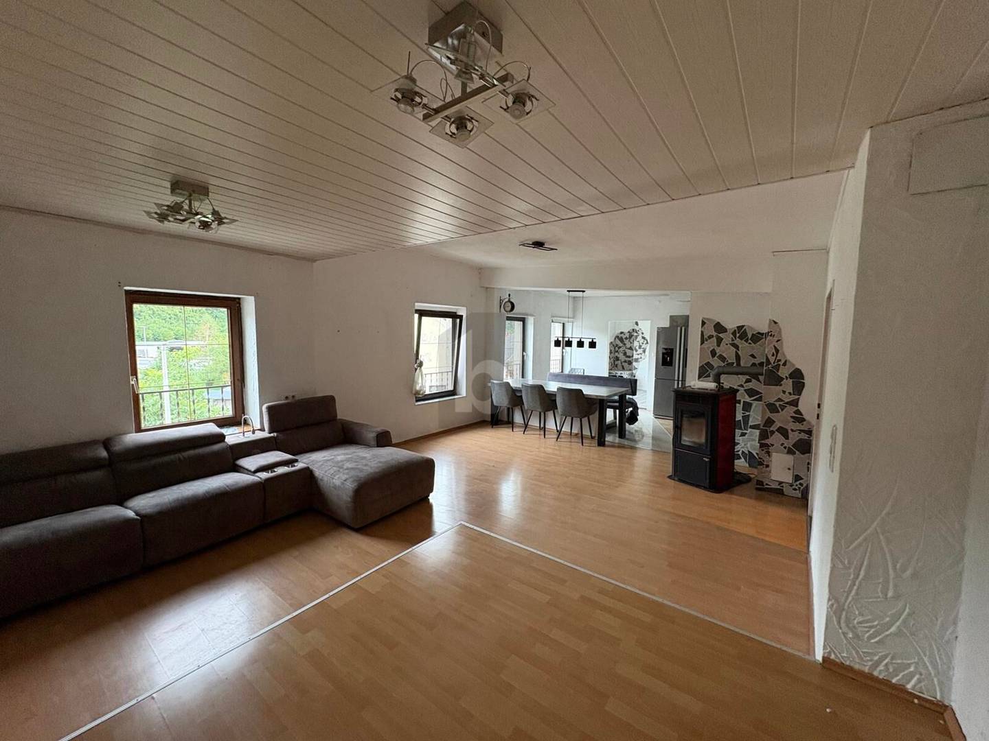 Bright Dachgeschosswohnung with south terrace and green view