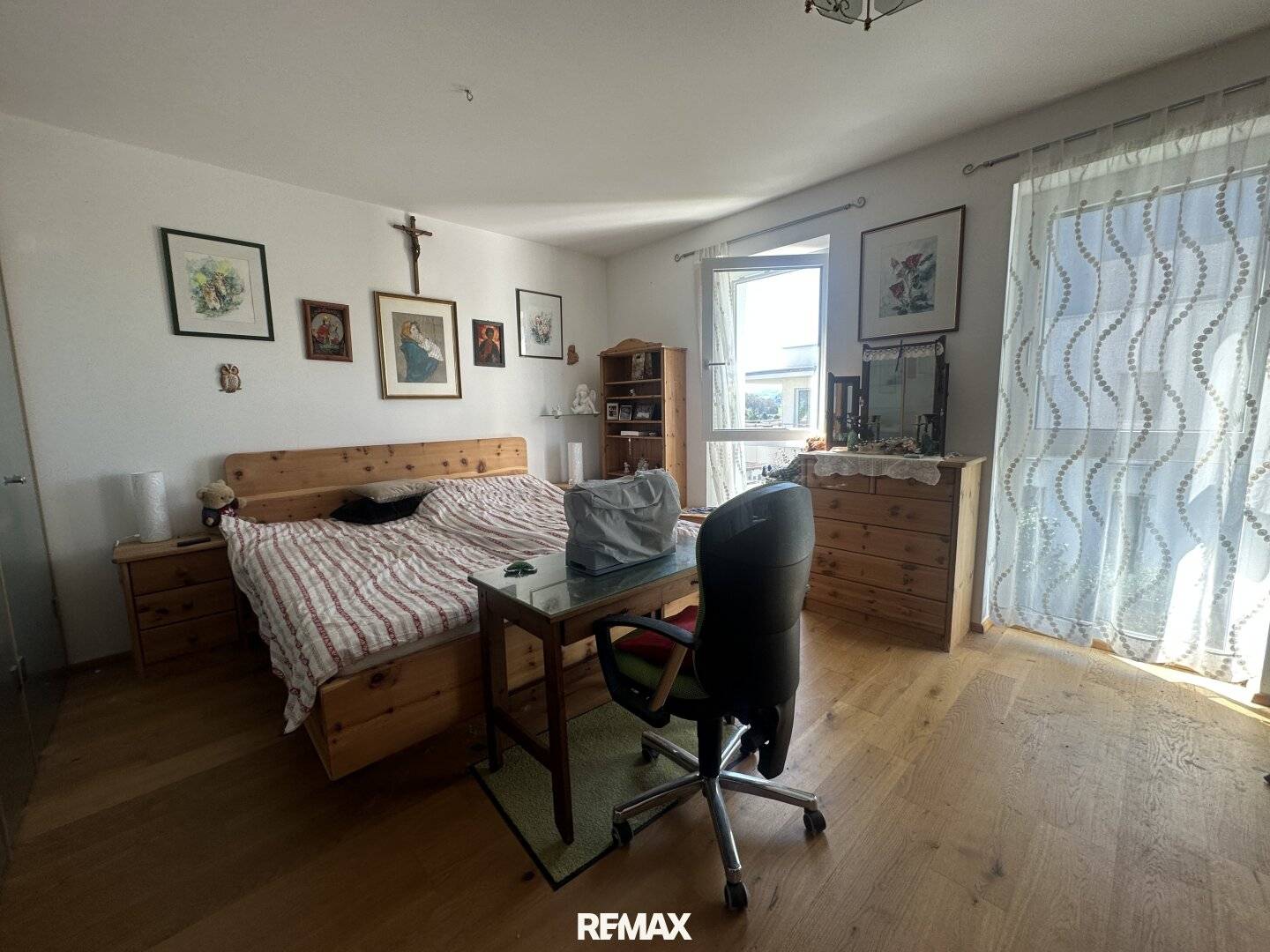 moderne 3-Zimmer-Wohnung mit großem sonnigen Balkon und Traunsteinblick