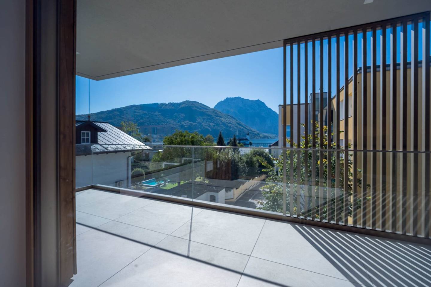Stilvolle Neubau-Eigentumswohnung mit Blick auf Schloss Orth &amp; Traunsee