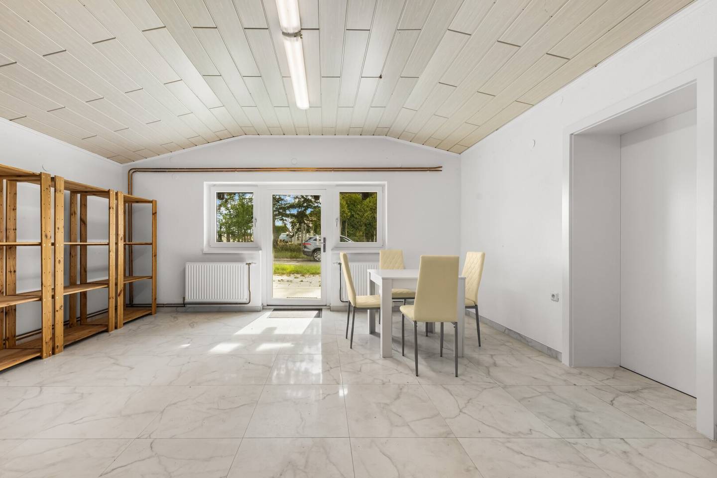 Lower Austria – District Gmünd BUSINESS CHANCE Versatile commercial property with sales, office and storage areas for only € 149.000,--