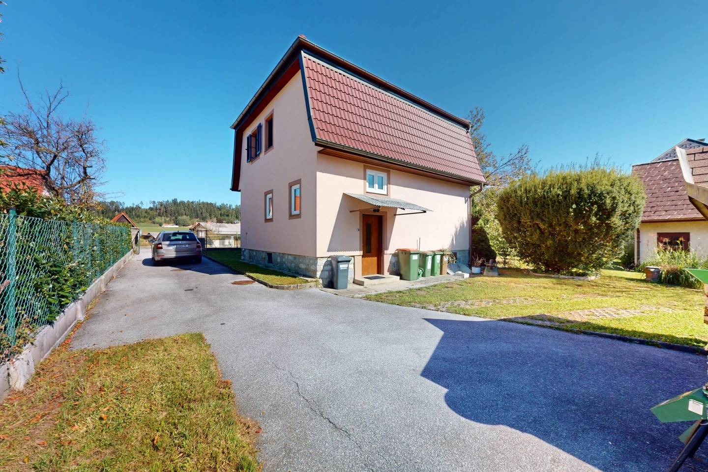 Multi family living in its most beautiful form with rarity value: Two houses on a dream site in a splendid location of Pichling bei Köflach