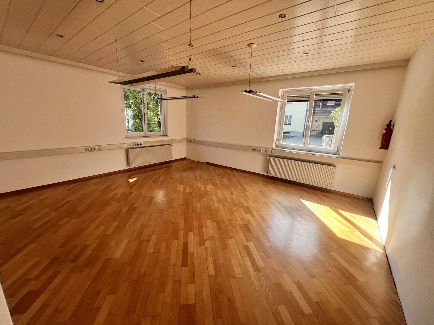 104 m² Office/Practice on the ground floor