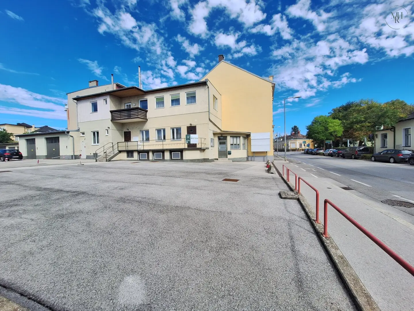 Your new company location! Renovated office and commercial building in prime Baden location