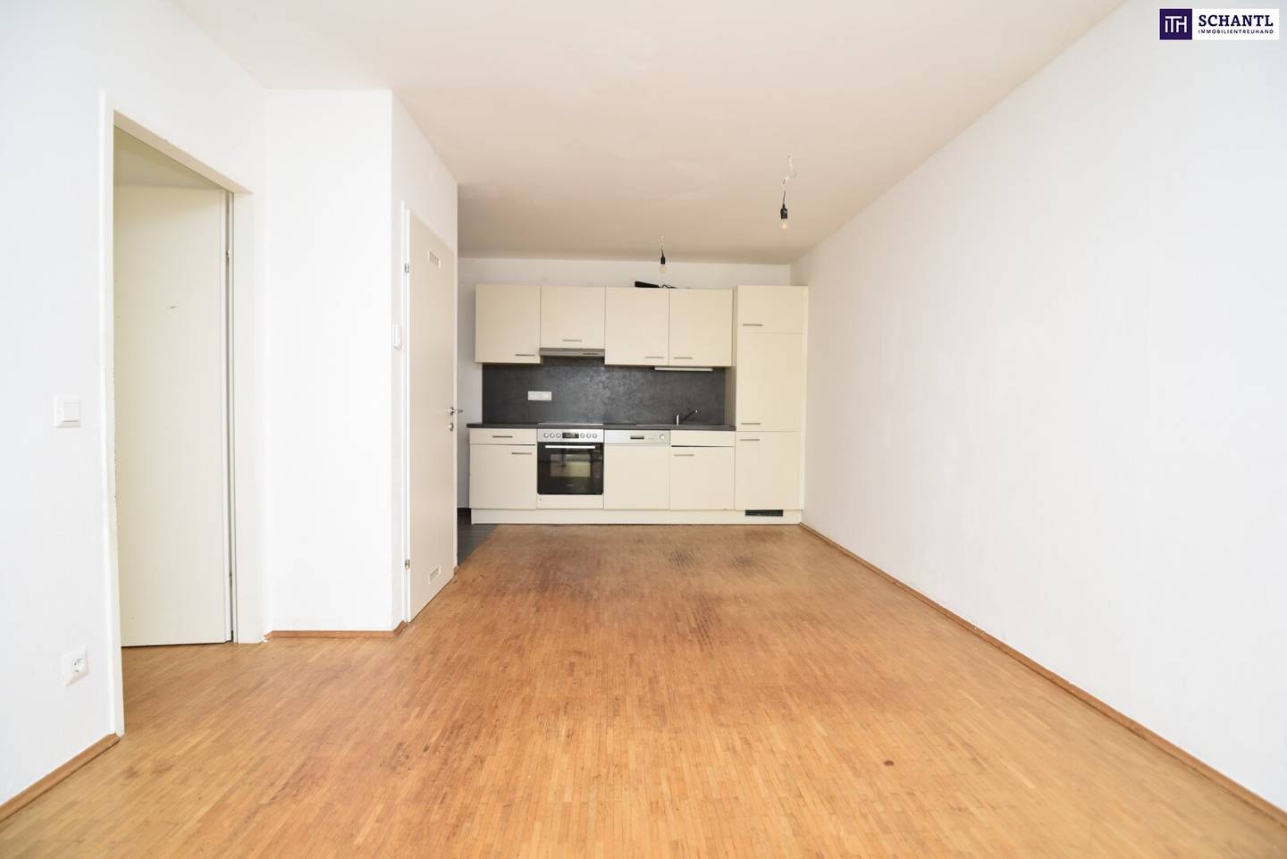 Rarity: Raised garden apartment with south orientation – currently under renovation, available from November