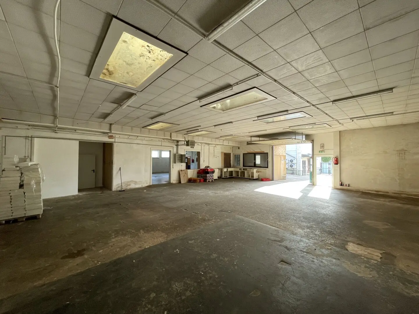 GEWERBE-LIEGENSCHAFT MIT 247 m² HALLE + INNENHOF IN SCHATTENDORF!
