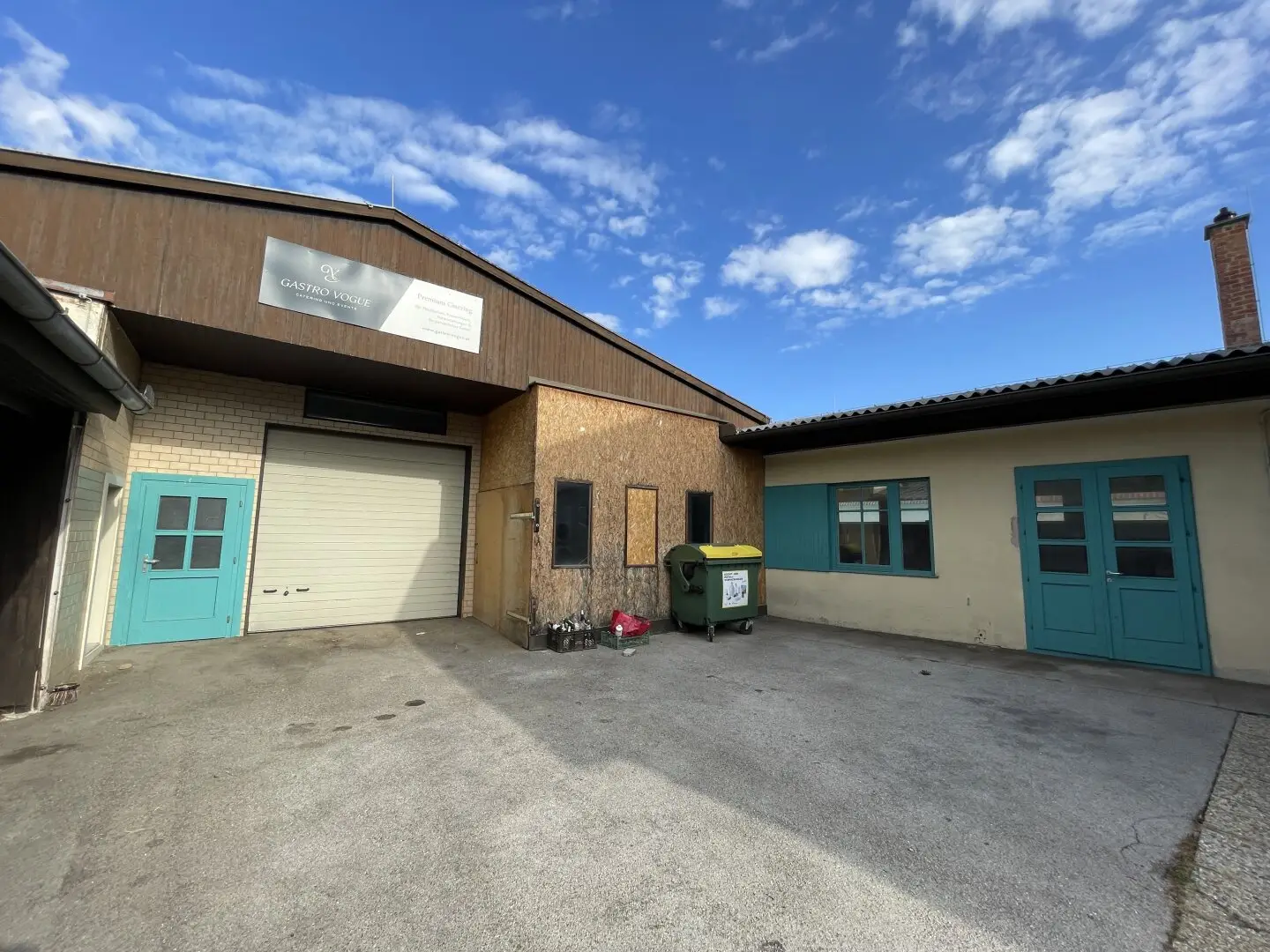 GEWERBE-LIEGENSCHAFT MIT 200 m² HALLEN + INNENHOF IN SCHATTENDORF!