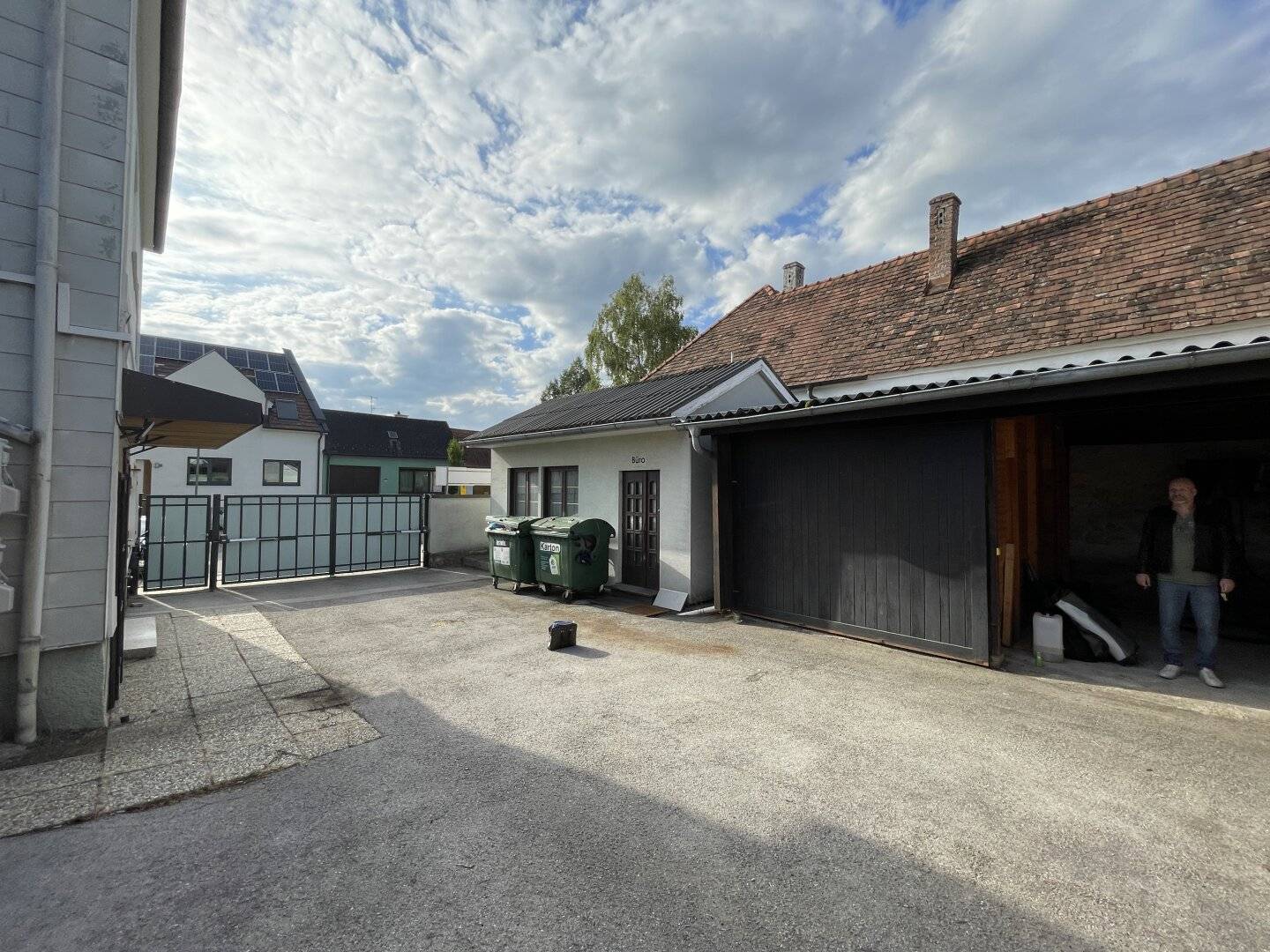 Commercial property with 500 m² hall, office and loading yard in Schattendorf