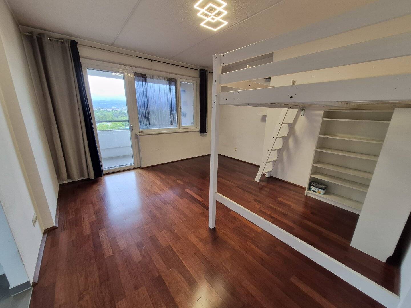 Beautiful studio with loggia in the Südstadt