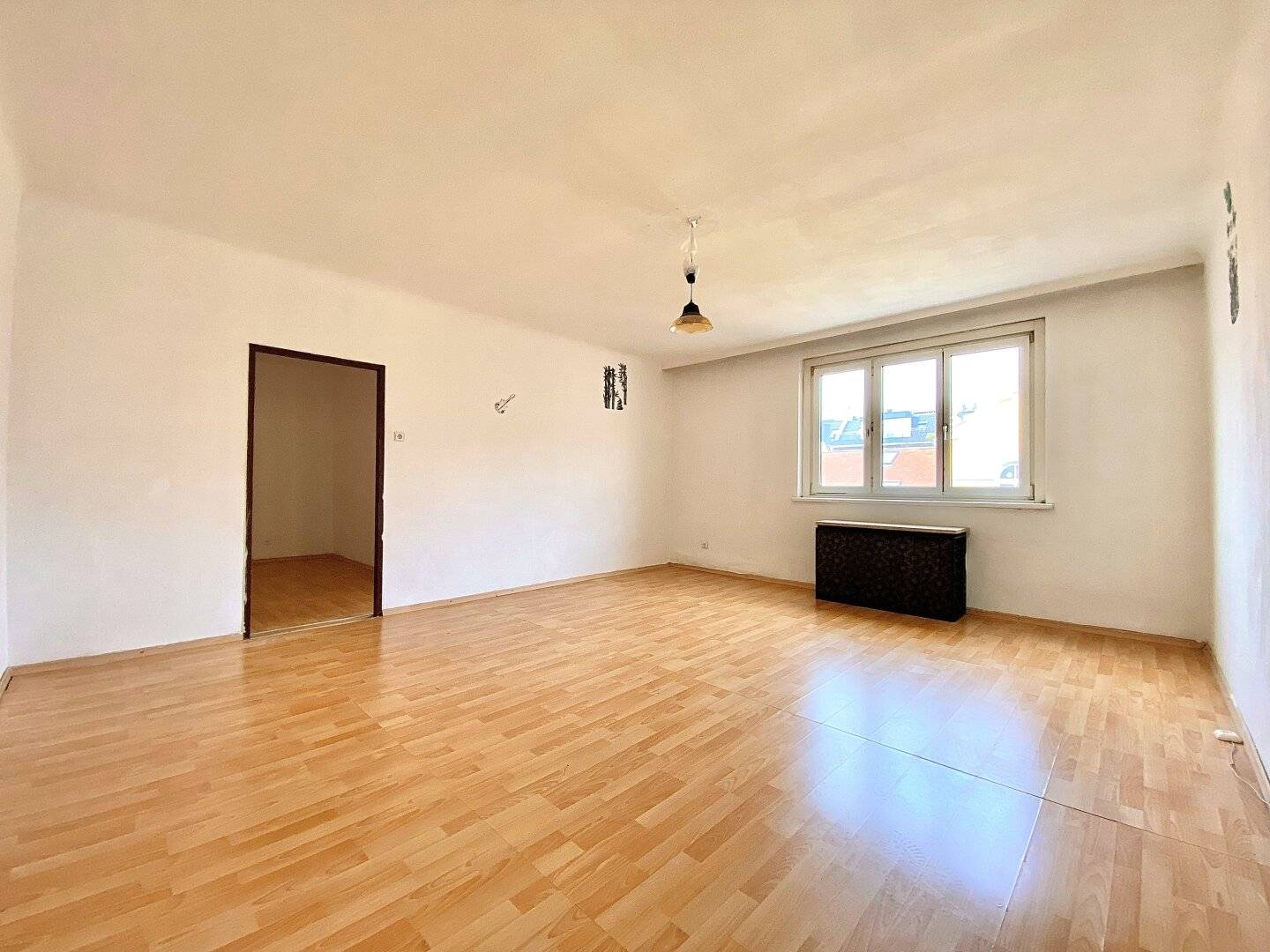 Direkte Anbindung in die Stadt gleich vor der Tür! 4. Liftstock! Hervorragende Infrastruktur! Toller Grundriss! Kellerabteil!