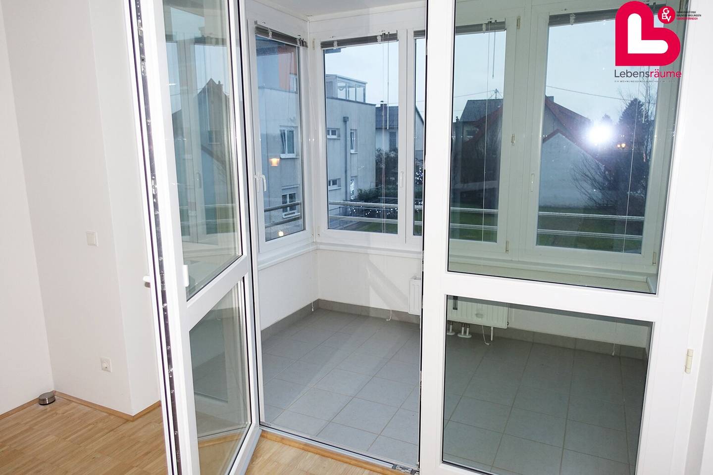 Beautiful 3-room apartment in Kremsdorf with loggia and underground parking space