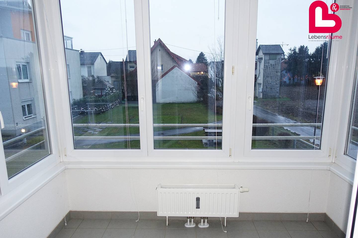 Beautiful 3-room apartment in Kremsdorf with loggia and underground parking space