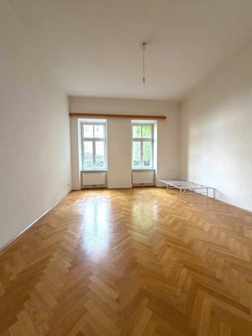 Helle 2 Zimmer Wohnung im gepflegten Gründerzeithaus!