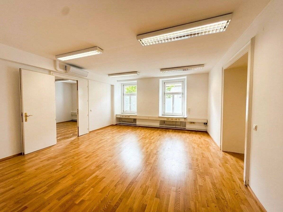 Modern. Central. Comfortable. – 3-room office/practice in Bruck an der Mur