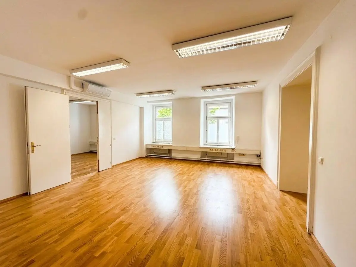 Modern. Central. Comfortable. – 3-room office/practice in Bruck an der Mur